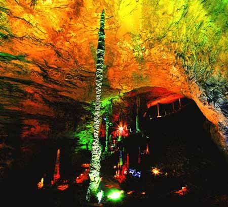 長沙出發(fā)到溶洞奇觀黃龍洞、天門山、玻璃棧道、鳳凰古城九景往返三日游