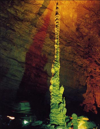 張家界國家森林公園、大峽谷、玻璃橋、鳳凰古城四日游