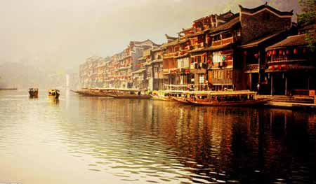 張家界國(guó)家森林公園、袁家界、天子山、大峽谷、玻璃橋、鳳凰古城兩晚三日游